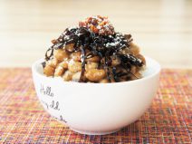 昆布と食べるラー油チーズ納豆ご飯