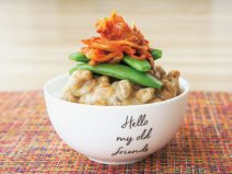 スナップえんどうキムチ納豆ご飯