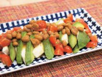 アボカドとサラダチキンのトマトたっぷり納豆ドレッシング