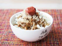 かつお梅天かす納豆ご飯