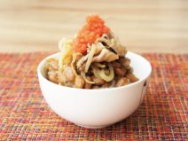 もやしと豚肉の甘辛炒め納豆ご飯