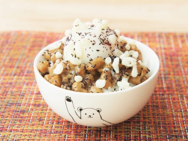 天かすと温泉卵のしそ納豆ご飯