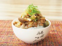 玉ねぎと豚肉の甘辛炒め納豆ご飯