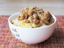 蒸し白菜納豆と炊き込みご飯