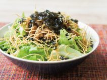 シークワーサーもずく納豆ザクザクわかめパリパリ麺サラダ