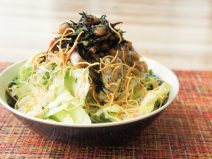 ワサビひじき煮納豆パリパリ麺サラダ
