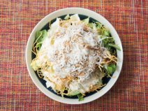 胡麻ちりめん納豆パリパリ麺シーザーサラダ