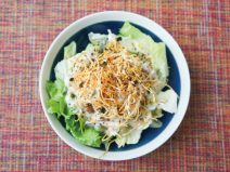 黒牛納豆パリパリ麺シーザーサラダ