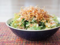 鰹オリーブスパイス納豆パリパリ麺サラダ