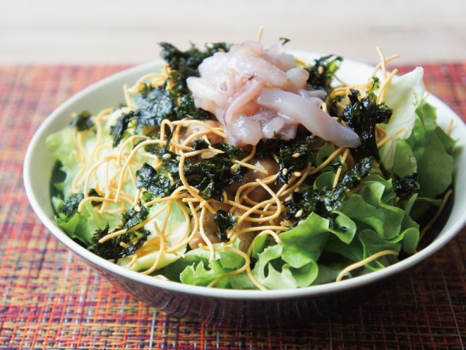 柚子イカの塩辛納豆のりパリパリ麺サラダ