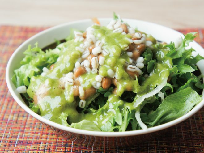 ルッコラもち麦納豆サラダ