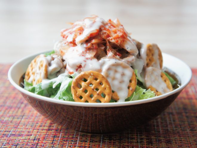 キムチ納豆プレッツェルシーザーサラダ