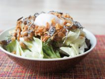 塩昆布納豆フライドオニオン温玉おろしサラダ