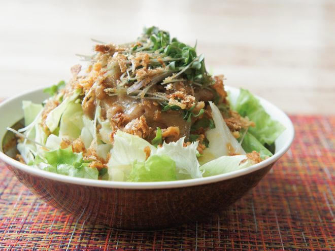 チーズかつお納豆フライドオニオンサラダ