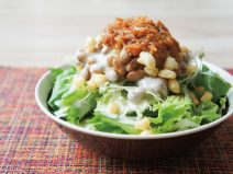 えび天かす納豆旨辛なめ茸シーザーサラダ