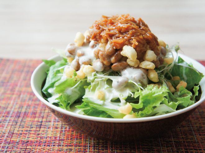えび天かす納豆旨辛なめ茸シーザーサラダ