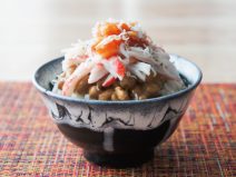 つぶ貝チャンジャかにかまジャコ納豆麦ごはん