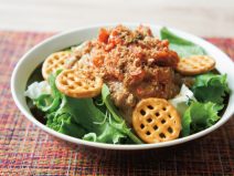 プレッツェルチーズかつおキムチ納豆サラダ