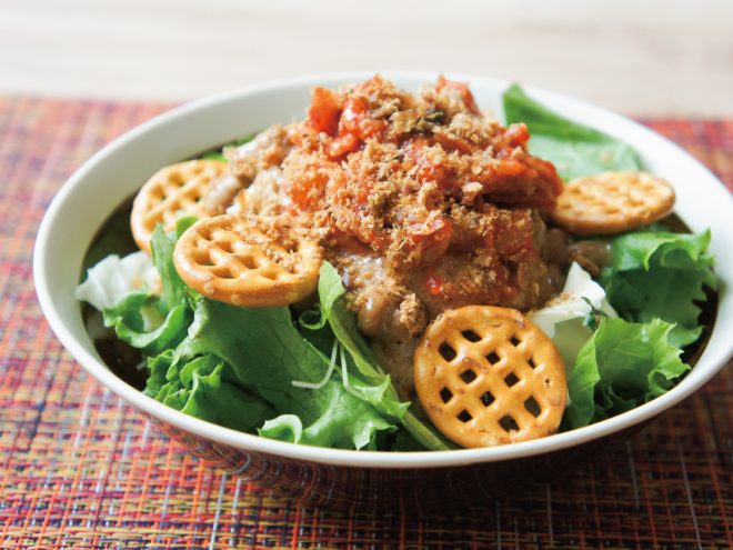 プレッツェルチーズかつおキムチ納豆サラダ