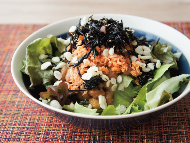 天かす梅ひじき鮭納豆サラダ
