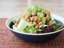 オリーブわさび塩納豆ブロッコリースプラウトサラダ