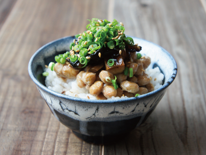 きくらげネギ胡麻納豆麦ごはん