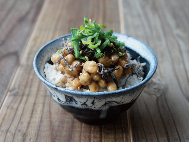 塩昆布もずくねぎ納豆麦ごはん