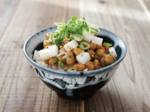 大根ネギごまわさび納豆麦ごはん