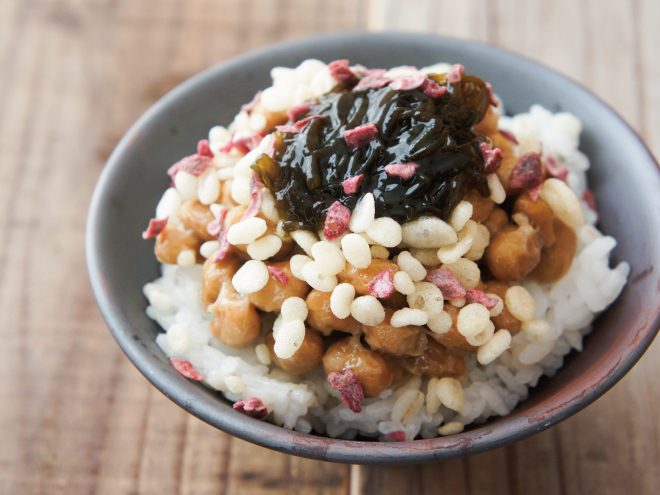 梅もずく天かす納豆麦ごはん