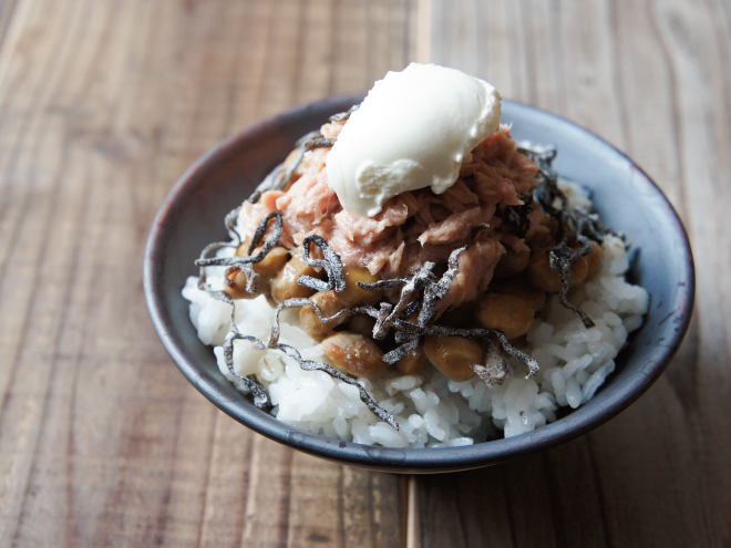 クリームチーズツナ塩昆布納豆麦ごはん