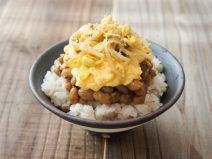 卵サラダもやし納豆麦ごはん