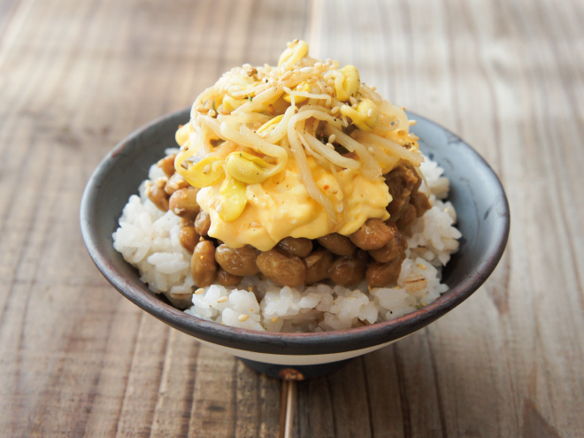 卵サラダもやし納豆麦ごはん