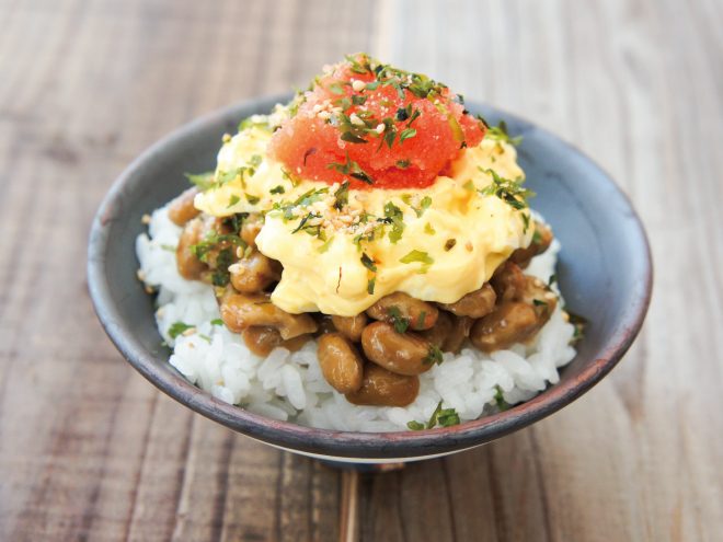 ゆずごま卵サラダめんたい納豆麦ごはん