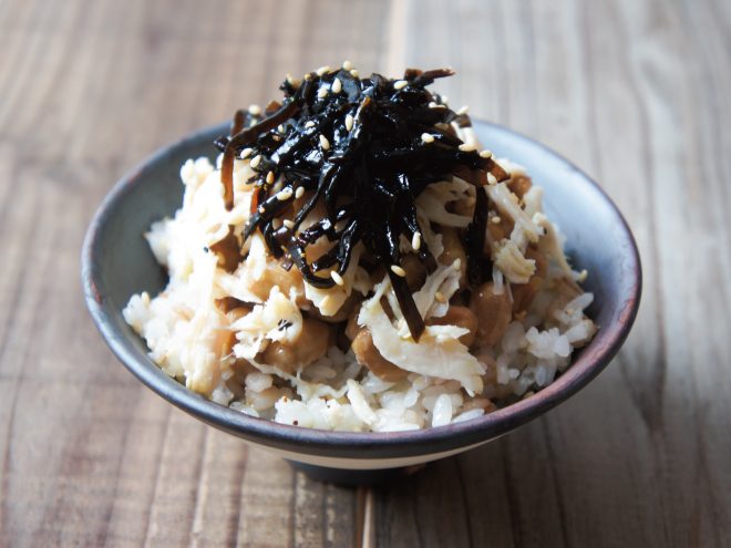 スパイスチキンしそ昆布納豆麦ごはん