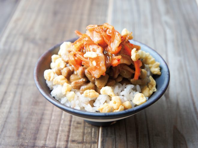 イカキムチえび天かす納豆麦ごはん