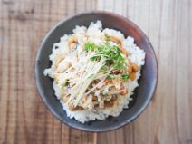 ブロッコリースプラウト白和えオリーブ納豆ご飯