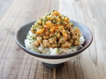 あおさウニイカ納豆麦ごはん