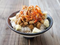 いかキムチ納豆モッツァレラチーズ麦ごはん