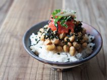 ブロッコリースプラウト明太子納豆わかめ麦ごはん