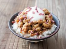 かつお梅もろみ温玉納豆麦ごはん