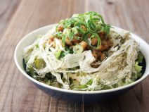 燻製マヨとろろ昆布わさび納豆サラダ