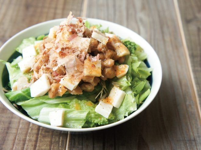 にんじんスパイスかつお納豆チキンサラダ
