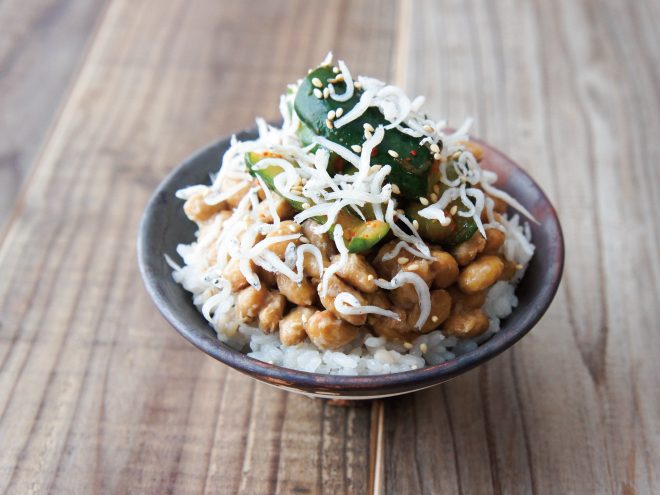 きゅうりキムチじゃこ納豆麦ごはん