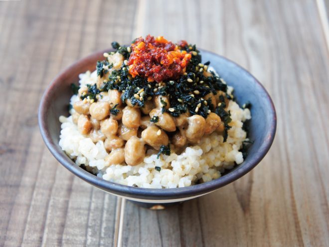 ささみラー油わかめ納豆玄米ご飯