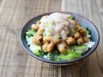 たこわさ大根菜納豆麦ごはん