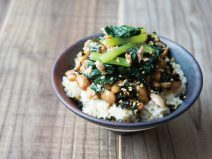 わかめ小松菜昆布和え納豆玄米ごはん