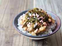 子持ちめかぶ梅納豆十六雑穀ごはん