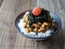 しその実わかめ梅納豆十六雑穀ごはん
