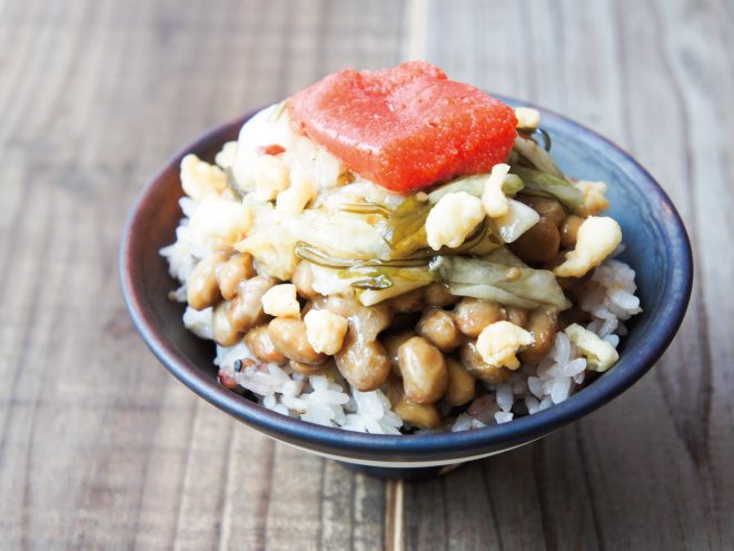 めかぶ白菜漬け明太子納豆十六雑穀ご飯