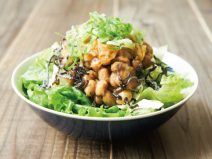なめ茸塩昆布ねぎ納豆オリーブサラダ